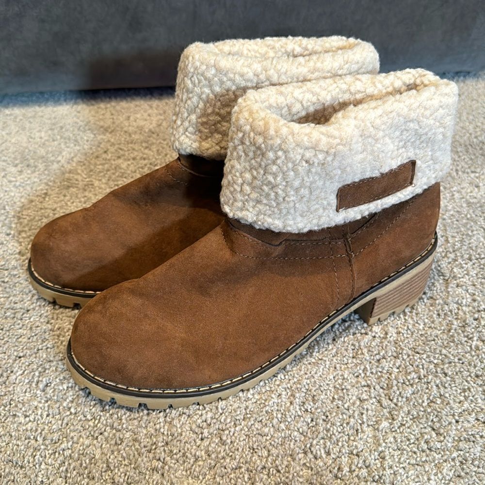 Women’s Brown Short Chunky Block Heel Chelsea Boots Pull On Size 7 NEW